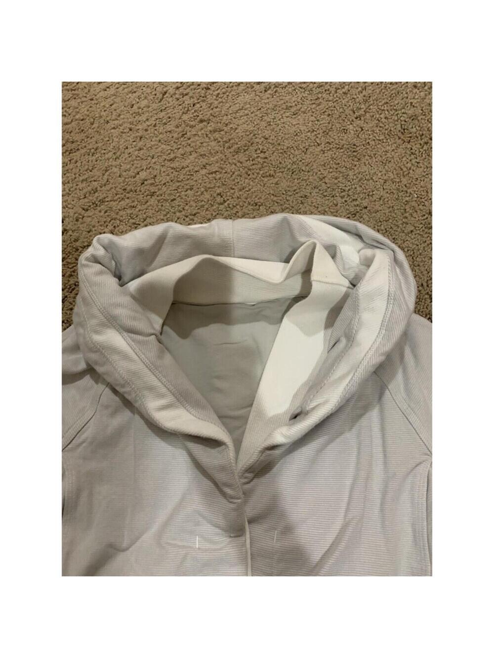 Women's Lululemon jacket white / gray button front collar size 6 - Picture 2 of 9